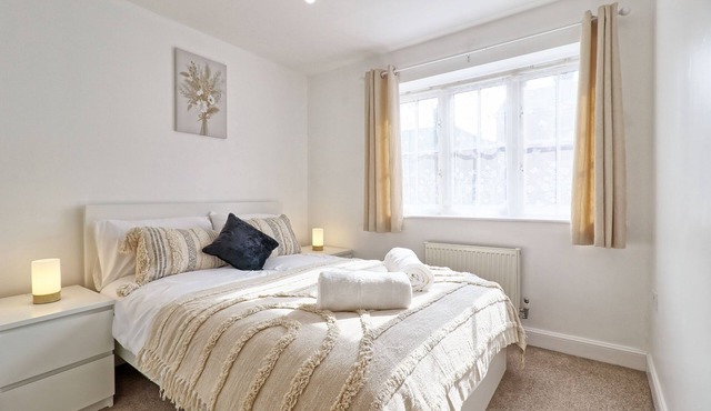 Cosy, peaceful, stylish 2 bedroom flat which a home away from home.
