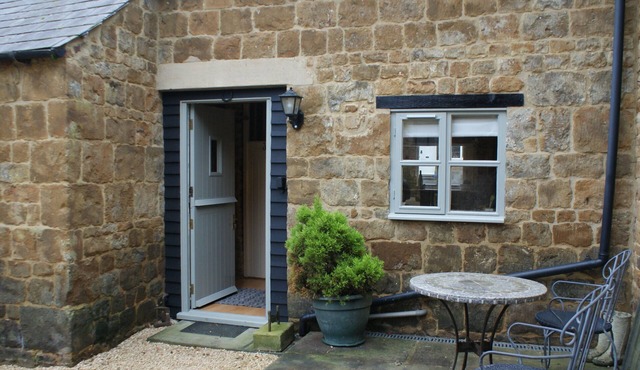 Cosy Period Cottage In Unspoilt Village On The Edge Of The Cotswolds