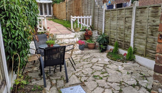 Cosy period cottage close to local beaches and Canterbury