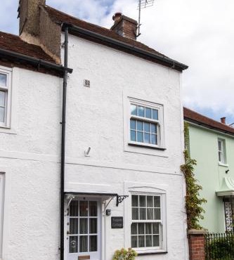Cosy Period Cottage in Titchfield Village