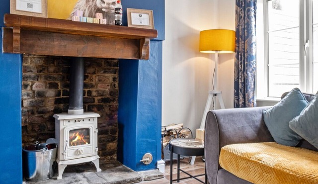 Cosy, pet-friendly stay with garden and easy M5 access for travel to local cities