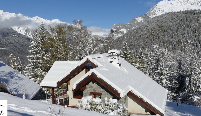 Cosy private chalet at the foot of the slopes, Oz, Alpe d'Huez ski area