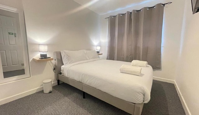 Cosy private room near Barking Station