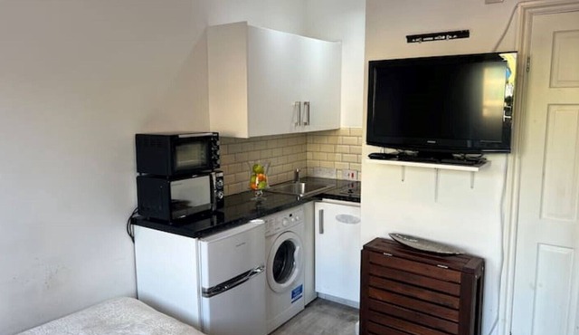 Cosy Private Studio Flat with Own Entrance