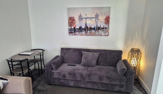 Cosy pub flat in Shotts between Glasgow and Edinburgh