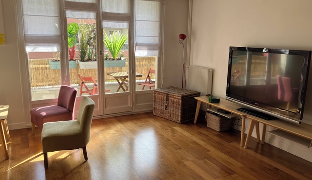 Cosy, quiet apartment with balcony and parking