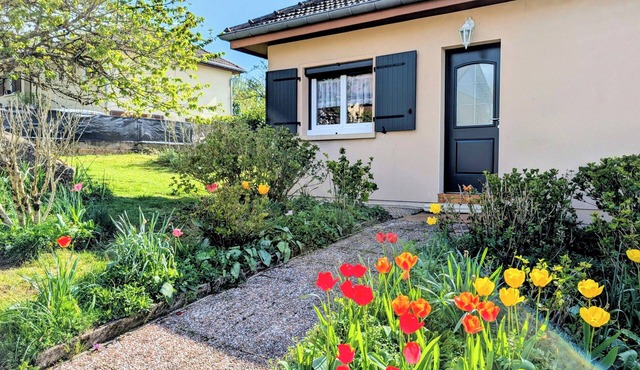 Cosy quiet house with sunny garden terrace & parking - Porte de Besançon