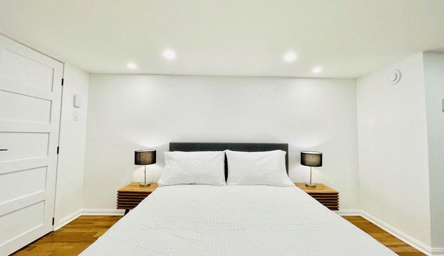 Cosy & Quiet near everything, 4BR + Heated Pool
