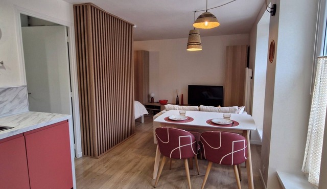 Cosy, quiet studio in the historic center of Senlis
