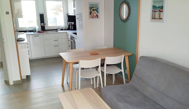 Cosy renovated apartment with sea view