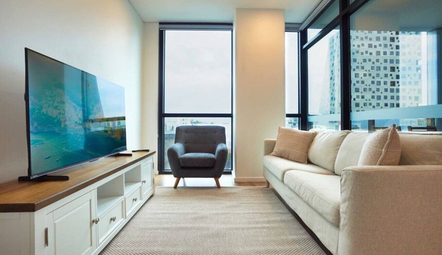 Cosy Retreat - 2BR Apt with Pool, Gym, Steam&Sauna