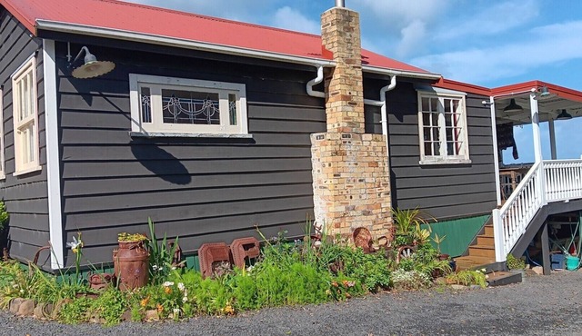 Cosy retreat at Port Waikato with amazing sunsets and river views