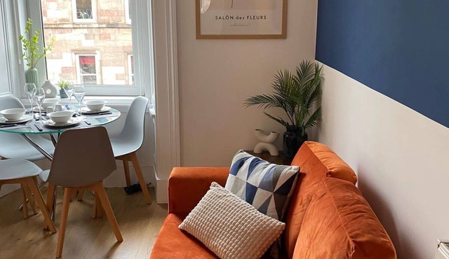 Cosy Retreat: Charming 2-Bed Apartment