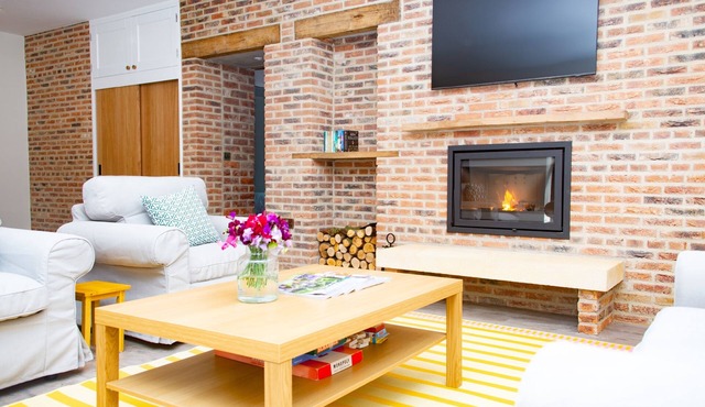 Cosy retreat in woods with stunning views of Hadrian's Wall. Pet friendly.