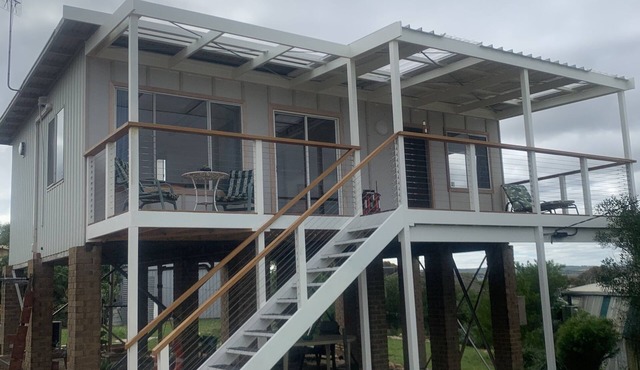 Cosy retro weekender with far-reaching views