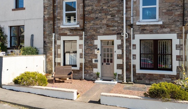 Cosy River‑side Flat in Jedburgh, Steps from Canongate Bridge