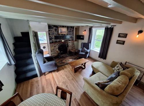 Cosy riverside cottage in beautiful Corris