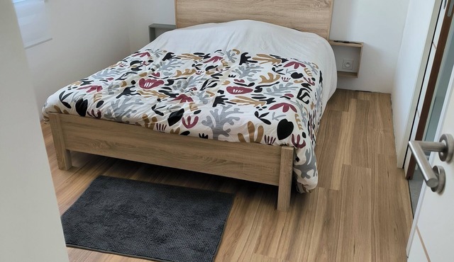 Cosy room with kitchen - Free parking - Near VNB Festival - Jacuzzi.