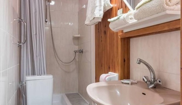 Cosy Rose Room with kitchenette and terrace