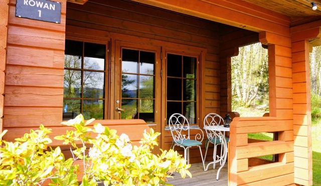 Cosy Rowan woodland lodge no1