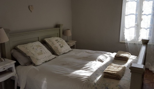 Cosy rural 3 bed stone cottage with terrace within walking distance of the river