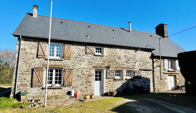 Cosy rural 5 bedroom home with games room, pet friendly, garden, bbq!