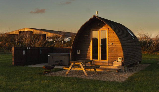 Cosy Rural Cabin with Electric Hot Tub