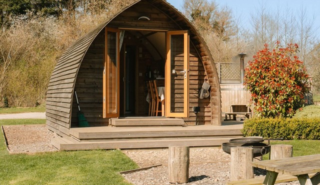 Cosy Rural Cabin with Private Hot Tub