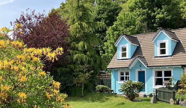 Cosy rural cottage hideaway on historic Crinan Canal