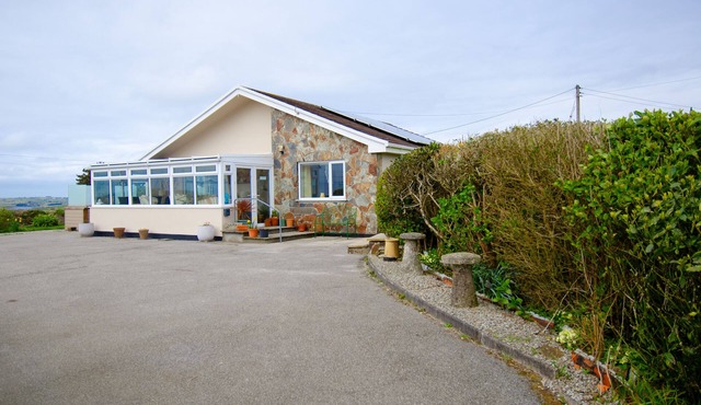 Cosy Rural Bungalow In Cornwall between Falmouth and Helston Nr Penryn Campus