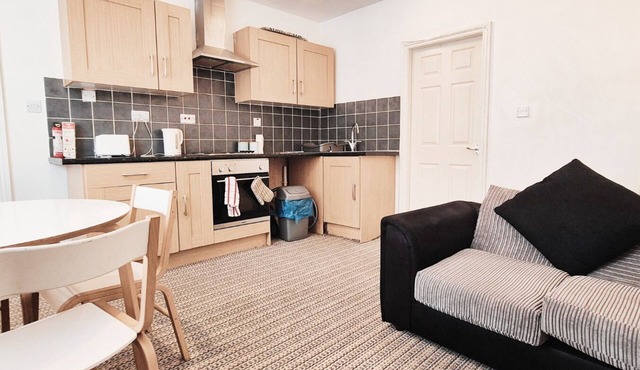 Cosy S/C Flat Nr Nottingham City