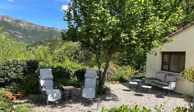 Cosy studio for 2-3 persons with beautiful panoramic view and pool