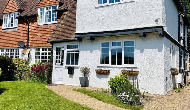 Cosy Seaside Cottage sleeps 6 pets welcome