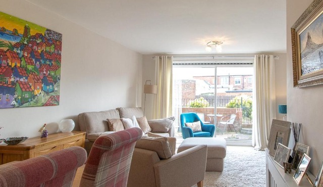 Cosy Seaside Home with Free Parking - Pass the Keys