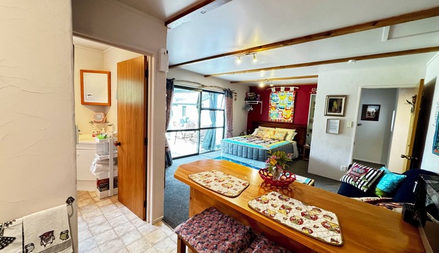 Cosy, self contained boutique studio.