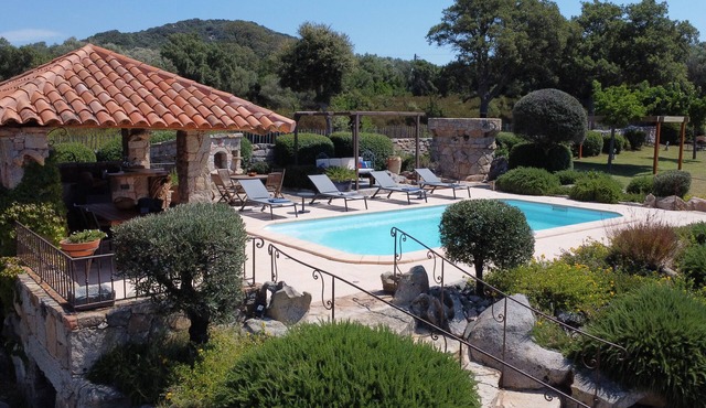 Cosy sheepfold, private pool, 15min from beaches and mountains