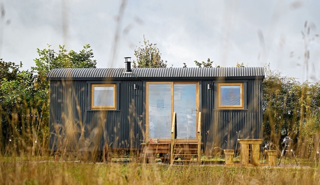 Cosy Shepherd Hut in the Heart of the Peak District