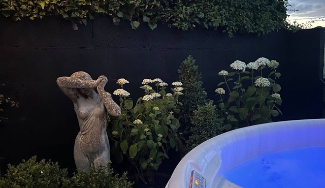 Cosy Shepherds hut With Underfloor Heating. Fabulous views and walks