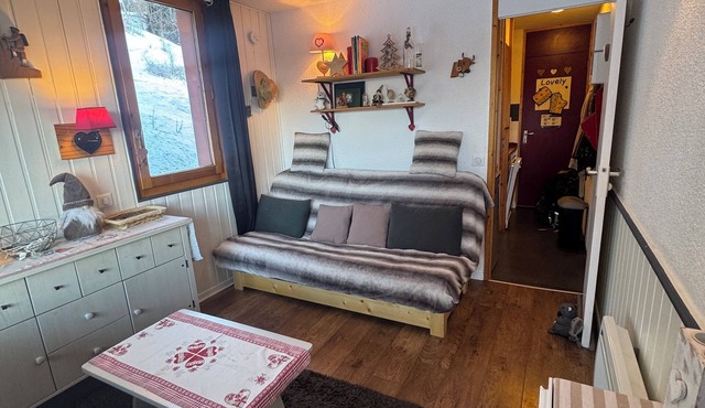 Cosy "Skis aux pieds" studio in La Plagne, Mont Blanc view, free parking