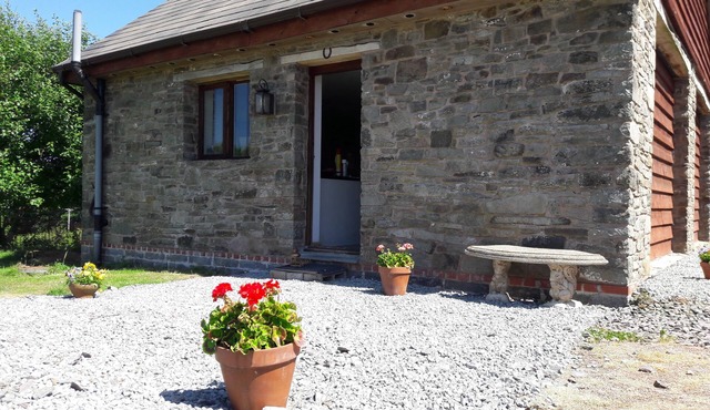 Cosy, smart self-contained stone cottage, 1000 feet up