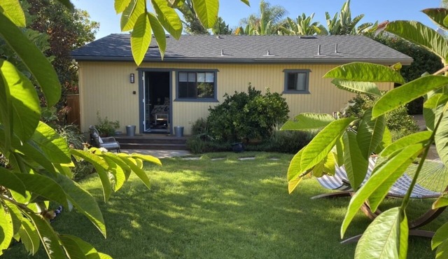 Cosy Solana Beach Guest Cottage/Studio in perfect location.