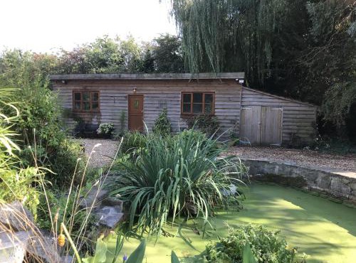 Cosy South Gloucestershire Cabin Retreat