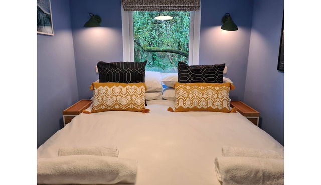 Cosy space, 5 mins to St Ives and dog friendly.