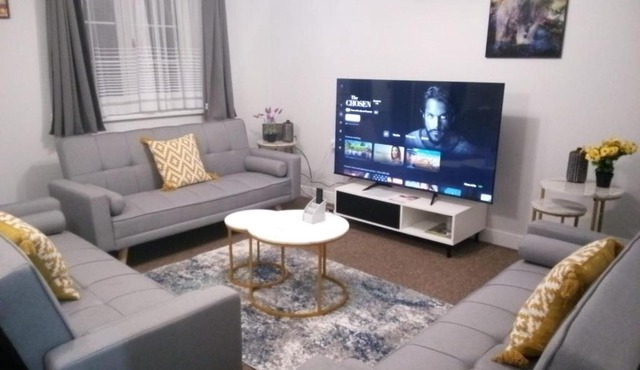 Cosy & Spacious 4 Bedroom House with Free Parking in Birmingham