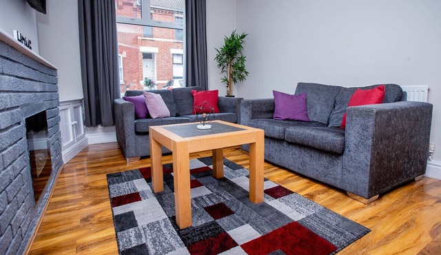 cosy ,spacious ,clean 3 bed house,10miuntes walk from town centre