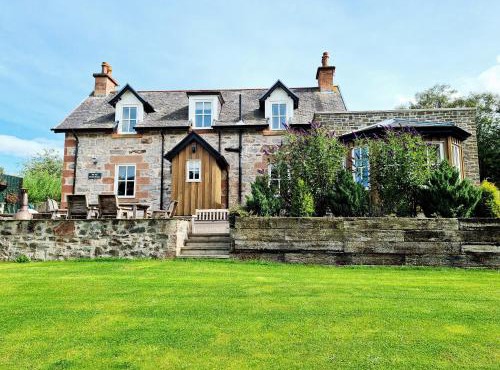 Cosy Spacious Highland Cottage