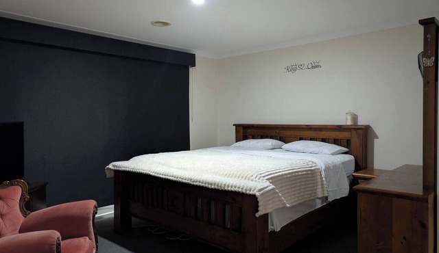 Cosy spacious hill holiday home