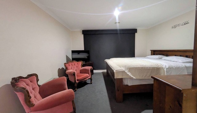 Cosy Spacious Hill Holiday Home