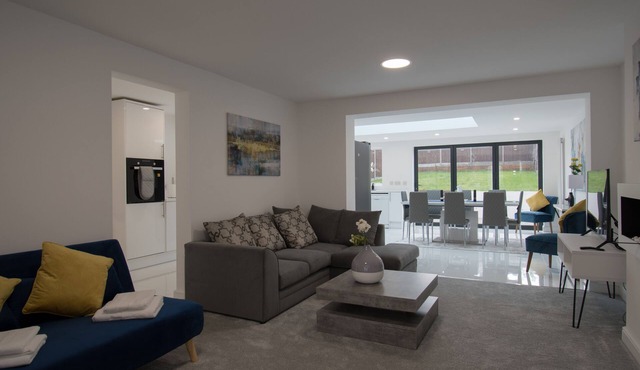 Cosy, Spacious home in Harborne, Close to Birmingham City Centre