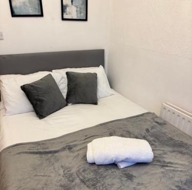 Cosy Spacious Studio Flat,N18